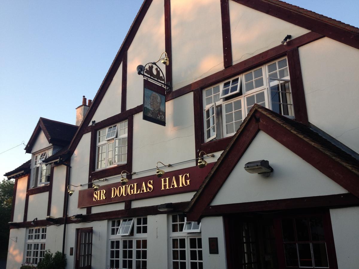 Sir Douglas Haig Inn Effingham Exterior foto
