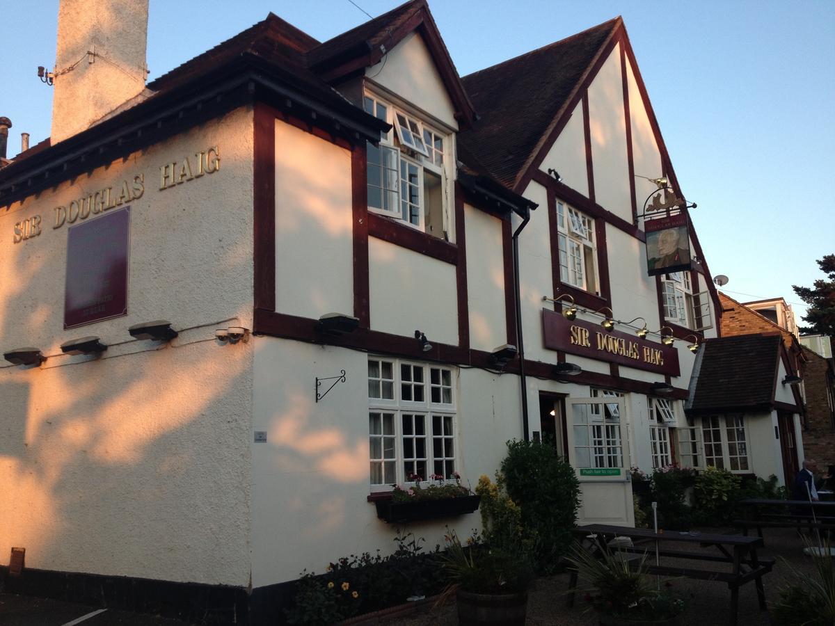Sir Douglas Haig Inn Effingham Exterior foto