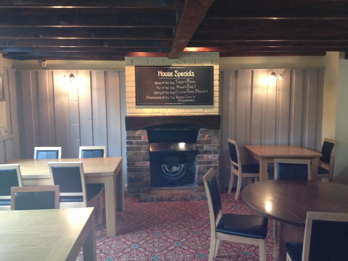 Sir Douglas Haig Inn Effingham Exterior foto
